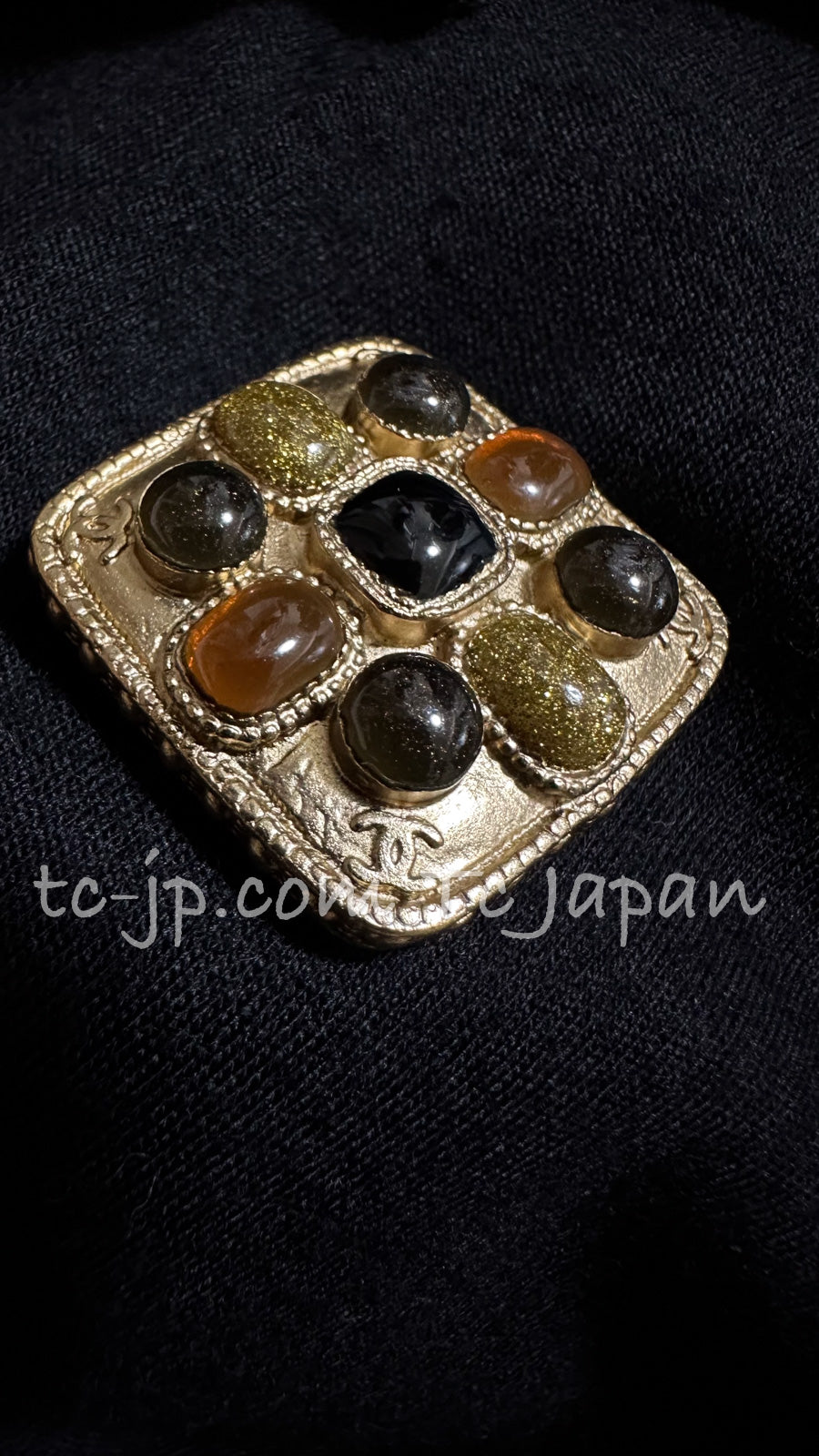 CHANEL square jewel button with amber black and gold glass details